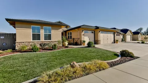 421 Belvedere Dr, Redding, CA 96003 photo 2