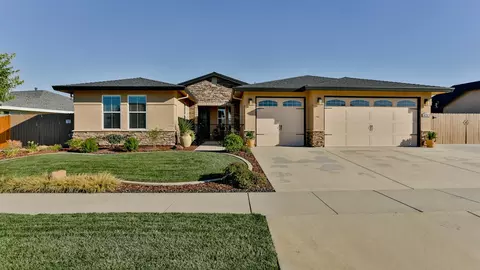 421 Belvedere Dr, Redding, CA 96003 photo 1