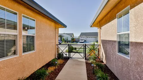 421 Belvedere Dr, Redding, CA 96003 photo 4