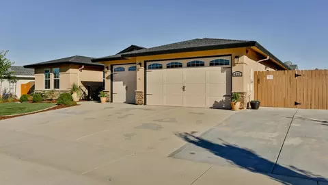 421 Belvedere Dr, Redding, CA 96003 photo 3