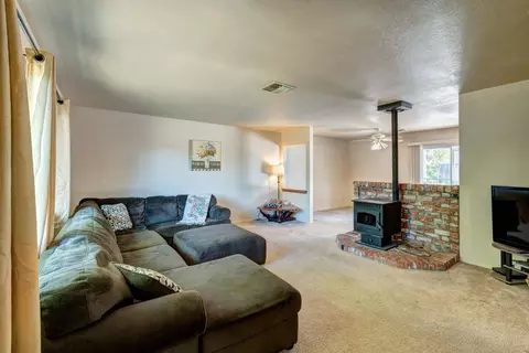 174 Woodhill Dr, Redding, CA 96003 photo 4