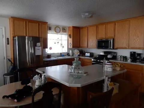 13837 Bear Cub Ct, Redding, CA 96003 photo 2