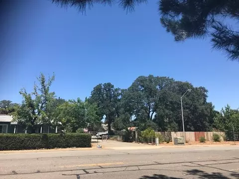1560 Dana Dr, Redding, CA 96003 photo 1
