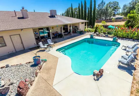 21660 Joy Ln, Redding, CA 96003 photo 3