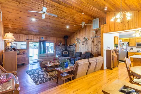 21660 Joy Ln, Redding, CA 96003 photo 5