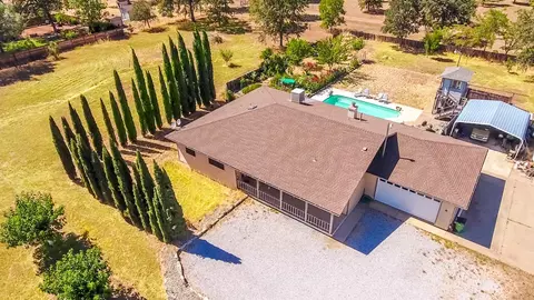 21660 Joy Ln, Redding, CA 96003 photo 2