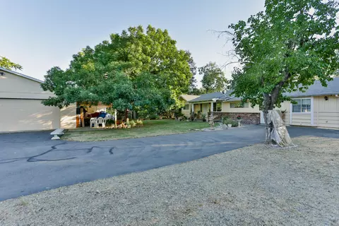 3434 Bechelli Ln, Redding, CA 96002 photo 1