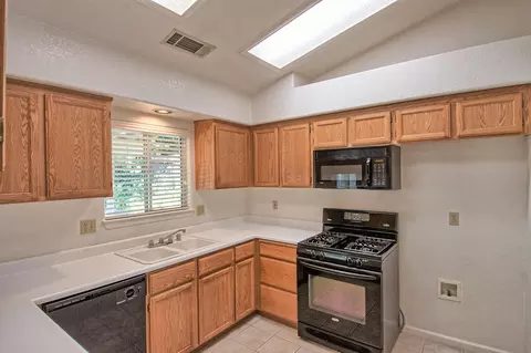 550 Viewpoint Dr, Redding, CA 96003 photo 6