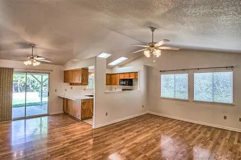 550 Viewpoint Dr, Redding, CA 96003 photo 4