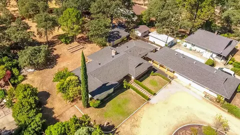 1345 Oakdale Ln, Redding, CA 96002 photo 2