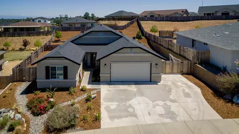 317 Stinson Loop, Redding, CA 96003 photo 1