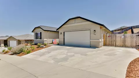 317 Stinson Loop, Redding, CA 96003 photo 3