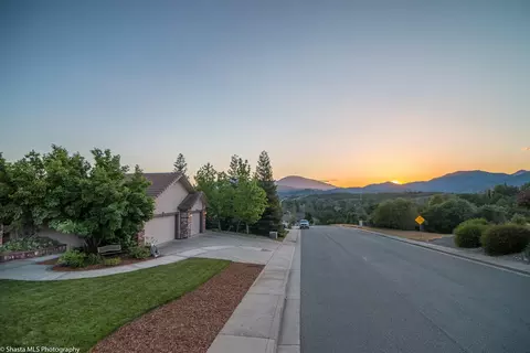3311 Stanford Dr, Redding, CA 96003 photo 5