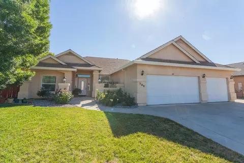588 Castenda Dr, Redding, CA 96003 photo 1