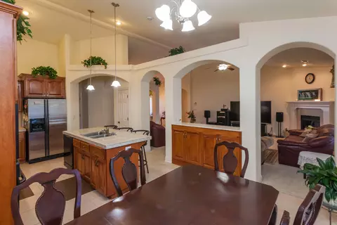 588 Castenda Dr, Redding, CA 96003 photo 7