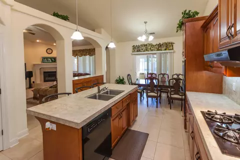 588 Castenda Dr, Redding, CA 96003 photo 8