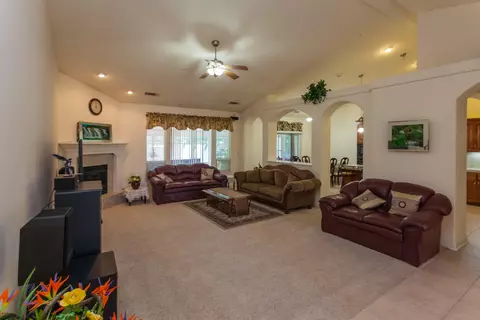 588 Castenda Dr, Redding, CA 96003 photo 3