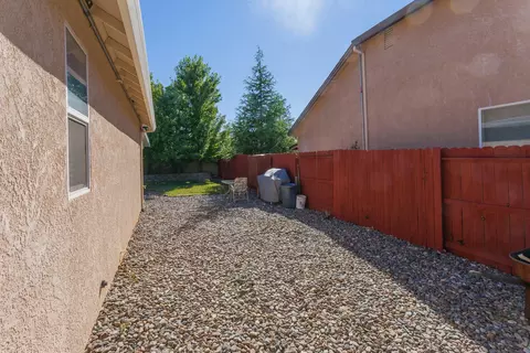 588 Castenda Dr, Redding, CA 96003 photo 14