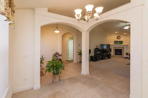 588 Castenda Dr, Redding, CA 96003 photo 5
