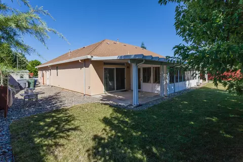 588 Castenda Dr, Redding, CA 96003 photo 12