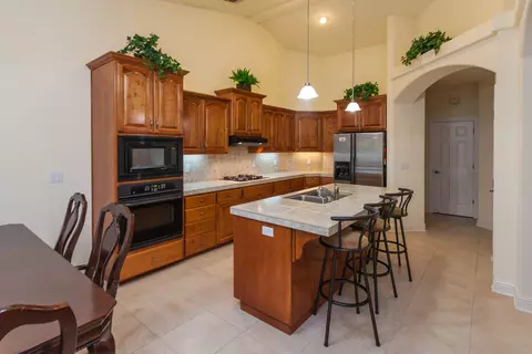 588 Castenda Dr, Redding, CA 96003 photo 9