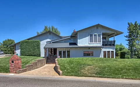 630 Royal Oaks Dr, Redding, CA 96001 photo 1