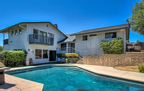 630 Royal Oaks Dr, Redding, CA 96001 photo 2