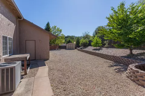 1648 Galway Dr, Redding, CA 96001 photo 9