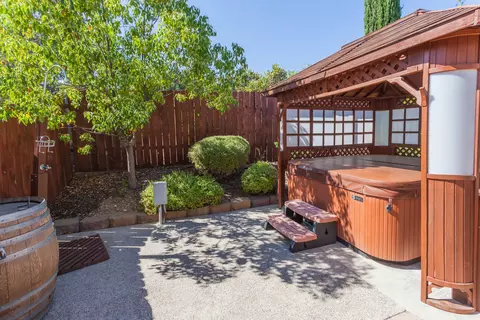 1648 Galway Dr, Redding, CA 96001 photo 8