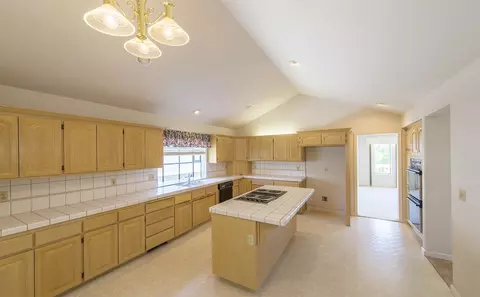 3138 Pinot, Redding, CA 96001 photo 3