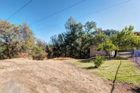 1266 Riviera Dr, Redding, CA 96001 photo 17