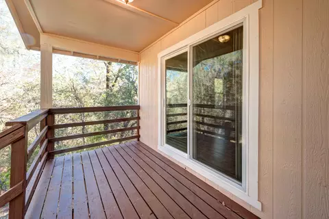 1266 Riviera Dr, Redding, CA 96001 photo 2