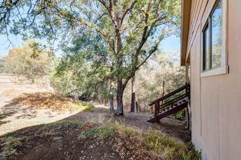 1266 Riviera Dr, Redding, CA 96001 photo 5