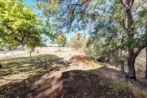 1266 Riviera Dr, Redding, CA 96001 photo 4