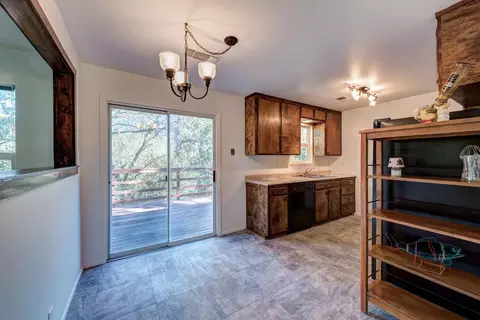 1266 Riviera Dr, Redding, CA 96001 photo 9