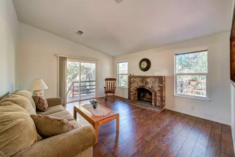 1266 Riviera Dr, Redding, CA 96001 photo 1
