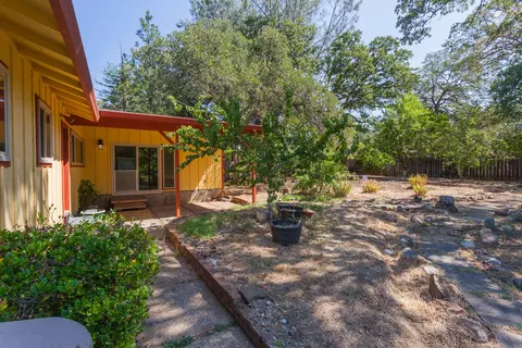 2061 Penn, Redding, CA 96002 photo 8