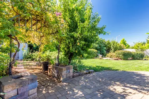 2111 Princeton Way, Redding, CA 96003 photo 32