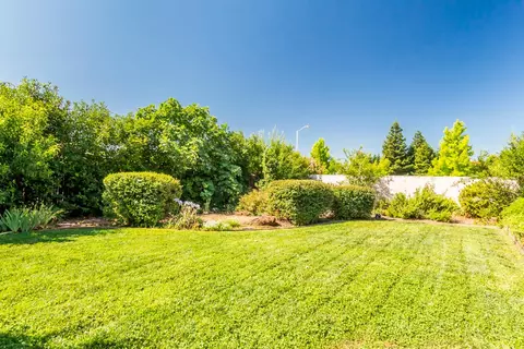 2111 Princeton Way, Redding, CA 96003 photo 31