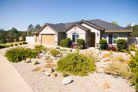 1352 Spinnaker Dr, Redding, CA 96003 photo 1