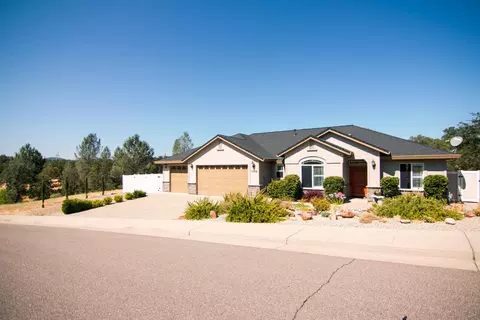 1352 Spinnaker Dr, Redding, CA 96003 photo 2