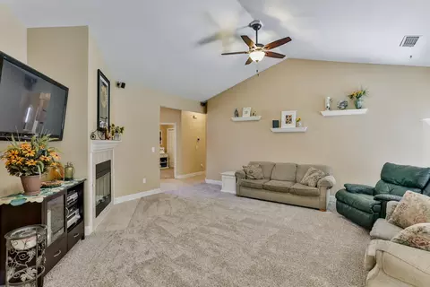 1715 Vinson Dr, Redding, CA 96003 photo 3