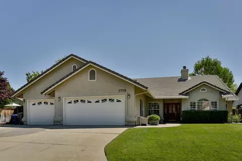 1715 Vinson Dr, Redding, CA 96003 photo 1