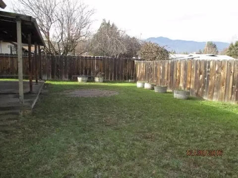 312 Bruce St, Yreka, CA 96097 photo 4