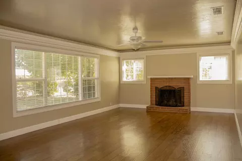 1831 Riviera Dr, Redding, CA 96001 photo 2