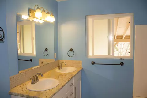 1831 Riviera Dr, Redding, CA 96001 photo 9