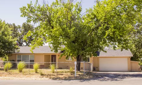 1831 Riviera Dr, Redding, CA 96001 photo 1