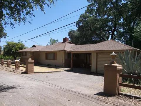 19670 Valley Ln, Redding, CA 96002 photo 1