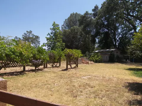 19670 Valley Ln, Redding, CA 96002 photo 5