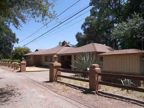 19670 Valley Ln, Redding, CA 96002 photo 2